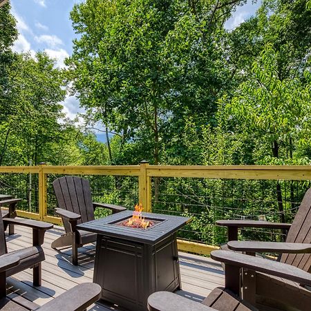 Whispering Winds, Hot Tub, Game Room, Wifi, 1089 Free Tickets Each Paid Day, Dollywood And More Gatlinburg Buitenkant foto