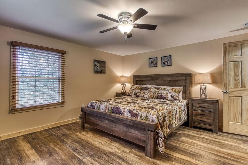 Whispering Winds, Hot Tub, Game Room, Wifi, 1089 Free Tickets Each Paid Day, Dollywood And More Gatlinburg Buitenkant foto