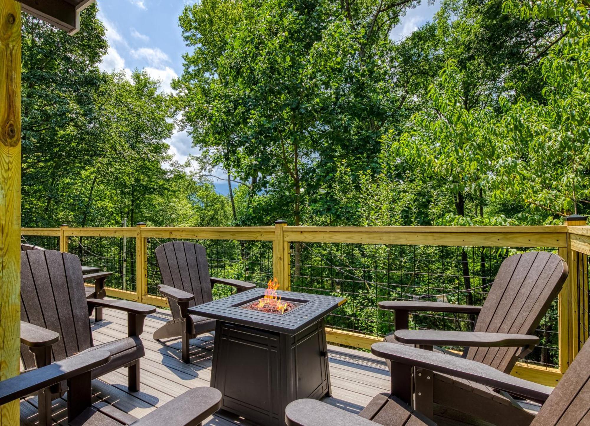 Whispering Winds, Hot Tub, Game Room, Wifi, 1089 Free Tickets Each Paid Day, Dollywood And More Gatlinburg Buitenkant foto
